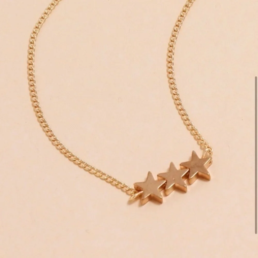 🆕 Dainty Triple Star Necklace